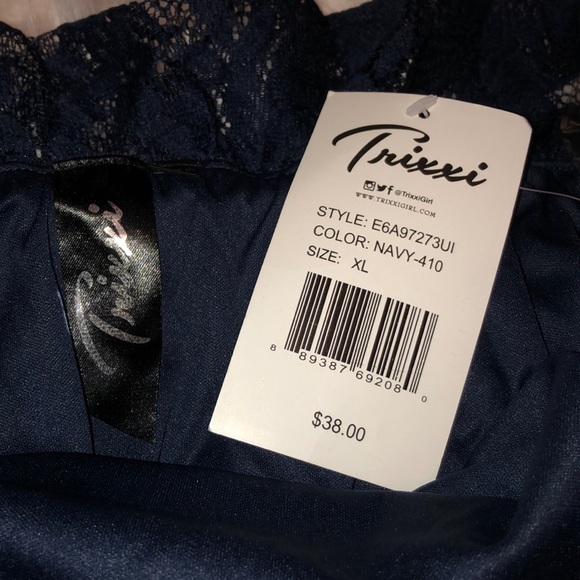 NWT - JUNIORS (Trixxi) Lace Dress - Picture 6 of 12